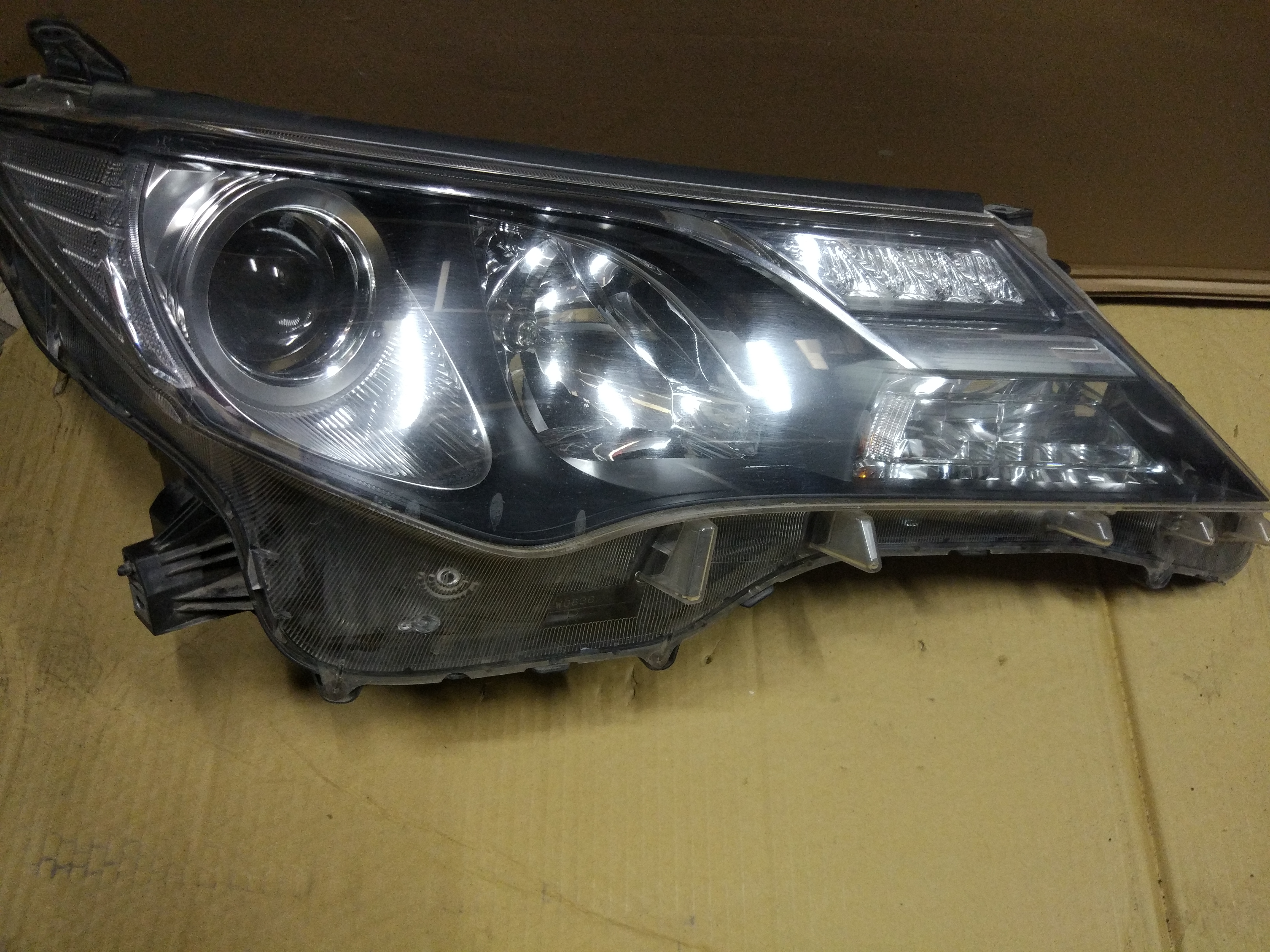 Фара рав 4. Toyota 81145-42572. Фара Toyota RAV 4 2013. Фара Toyota-Lexus 81145-42572. Фара Тойота рав четыре 81145-42570.