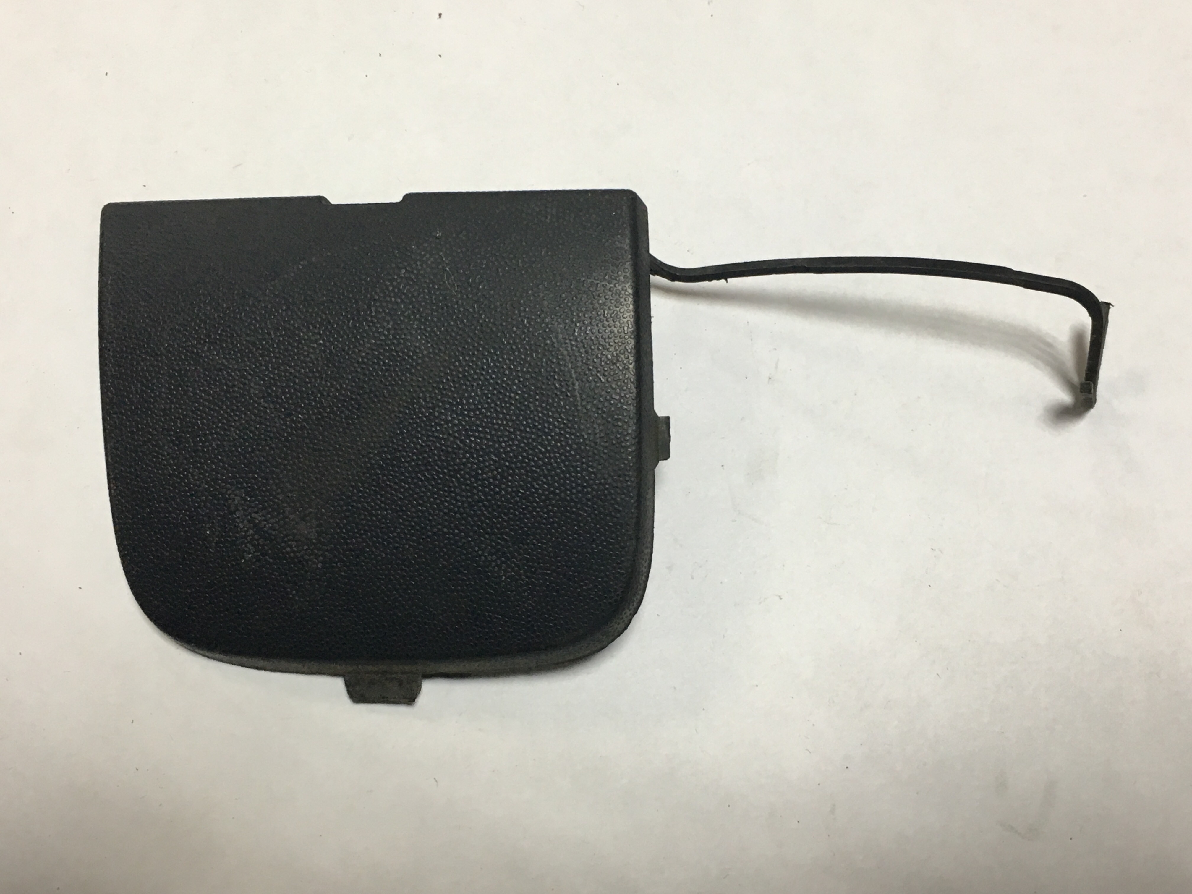 заглушка крюка ауди а6 s line. заглушка буксировочного крюка ауди а6 с6 рестайлинг. 1k0858547 9b9. заглушка на бампер под буксировочный. заглушка бампера транспортировоч 2170.