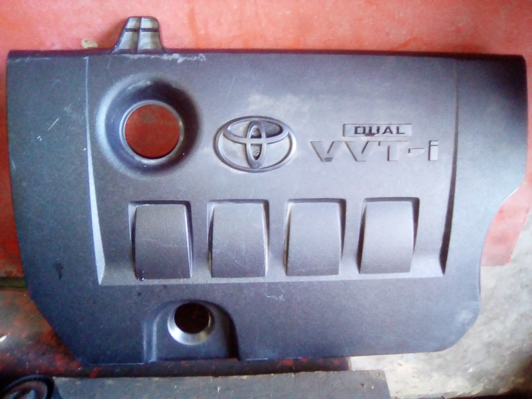 Крышка toyota. Крышка двигателя Toyota rav4 2013- 40 11212-37150. Крышка декоративная двигателя Toyota rav4 2011. Декоративная крышка двигателя Toyota rav4 30. Крышка двигателя 11212-37150.