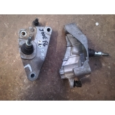 Кронштейн левой подушки на мкпп MR20DE 2WD F6 Б/У оригинал.